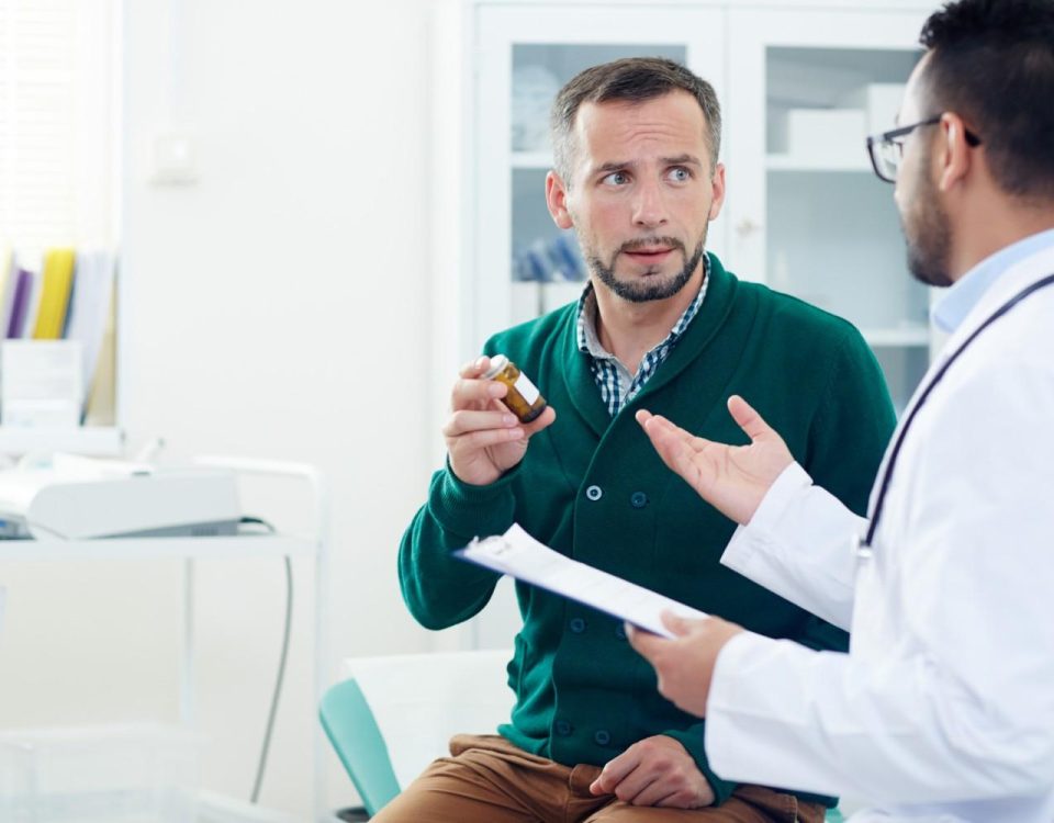 عينة الخصية بالميكروسكوب الجراحي