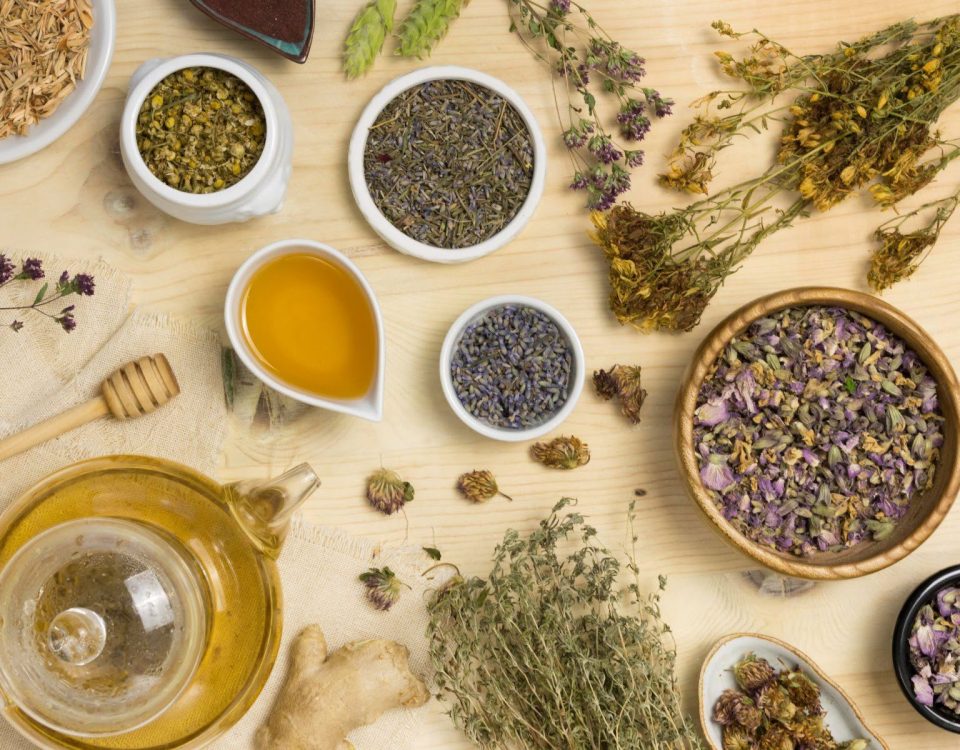 علاج أعراض سن اليأس بالأعشاب