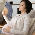 أسباب زيادة التعرق أثناء الحمل