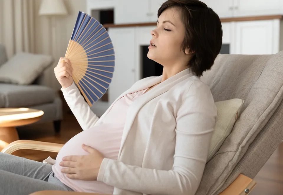 أسباب زيادة التعرق أثناء الحمل