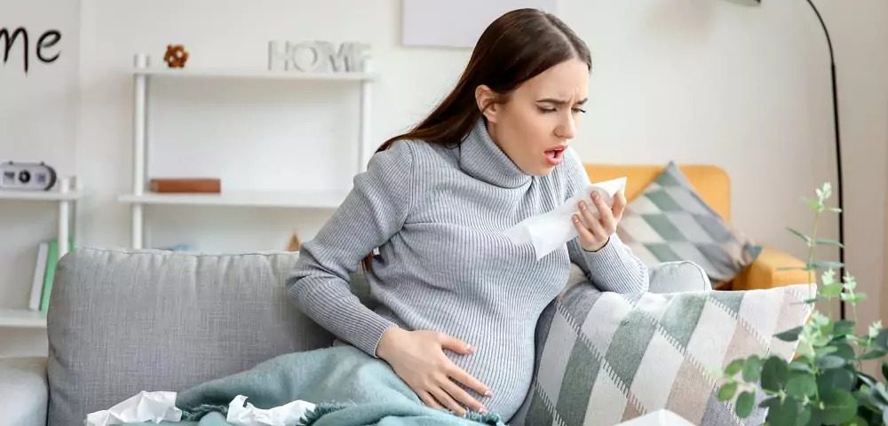 الكحة أثناء الحمل وتأثيرها على الجنين
